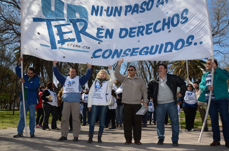 Lee más sobre el artículo Congresales marcharon en Viedma y entregaron petitorios