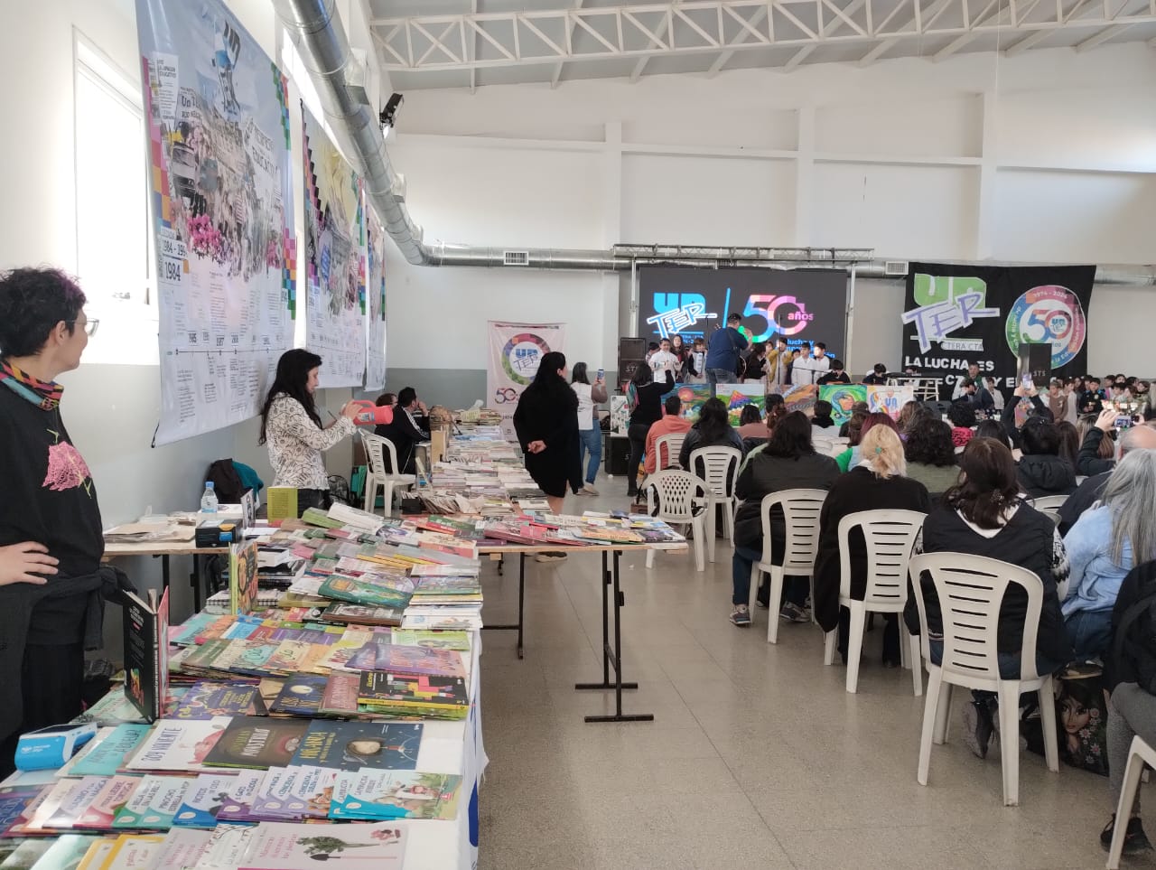 Lee más sobre el artículo Cinco Saltos, Feria del libro Itinerante, segunda jornada