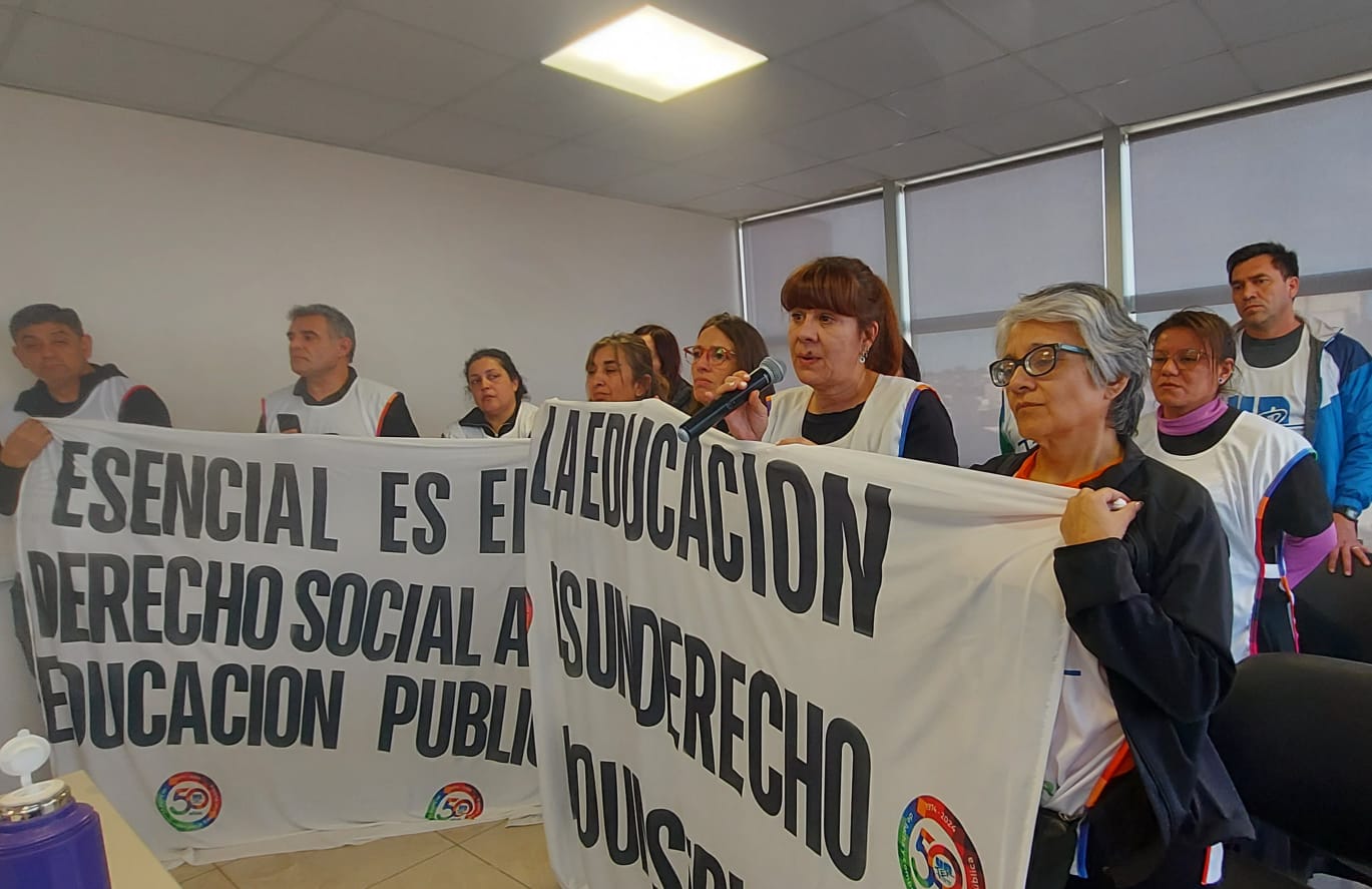 En este momento estás viendo La educación es un DERECHO, no un servicio. NO se compra ni se vende