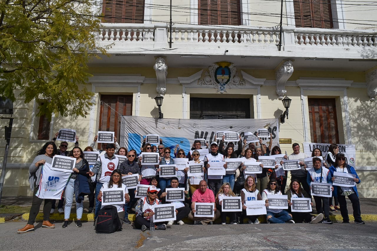 En este momento estás viendo Permanencia y protesta en Casa de Gobierno