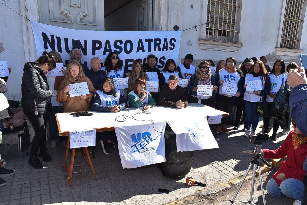 En este momento estás viendo UnTER denunció que el gobierno provincial arremete contra la institucionalidad del sistema educativo