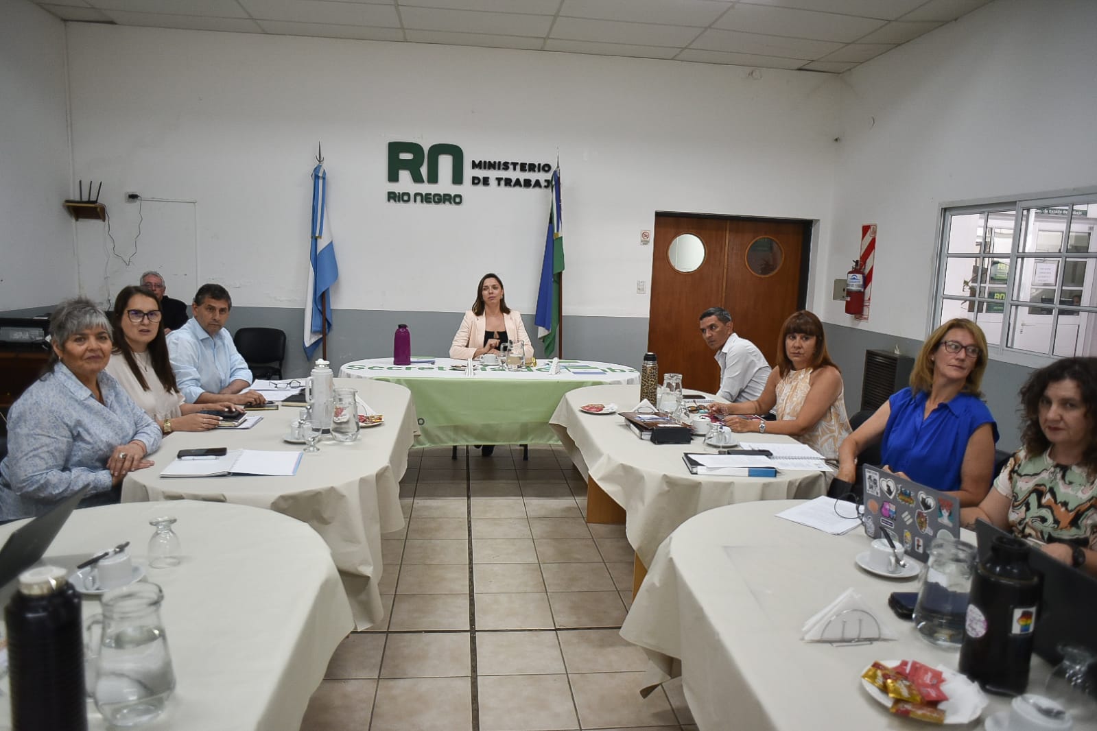 En este momento estás viendo El gobierno se dedica a romantizar el ajuste y una vez más pone sobre las espaldas de lxs trabajadorxs la crisis